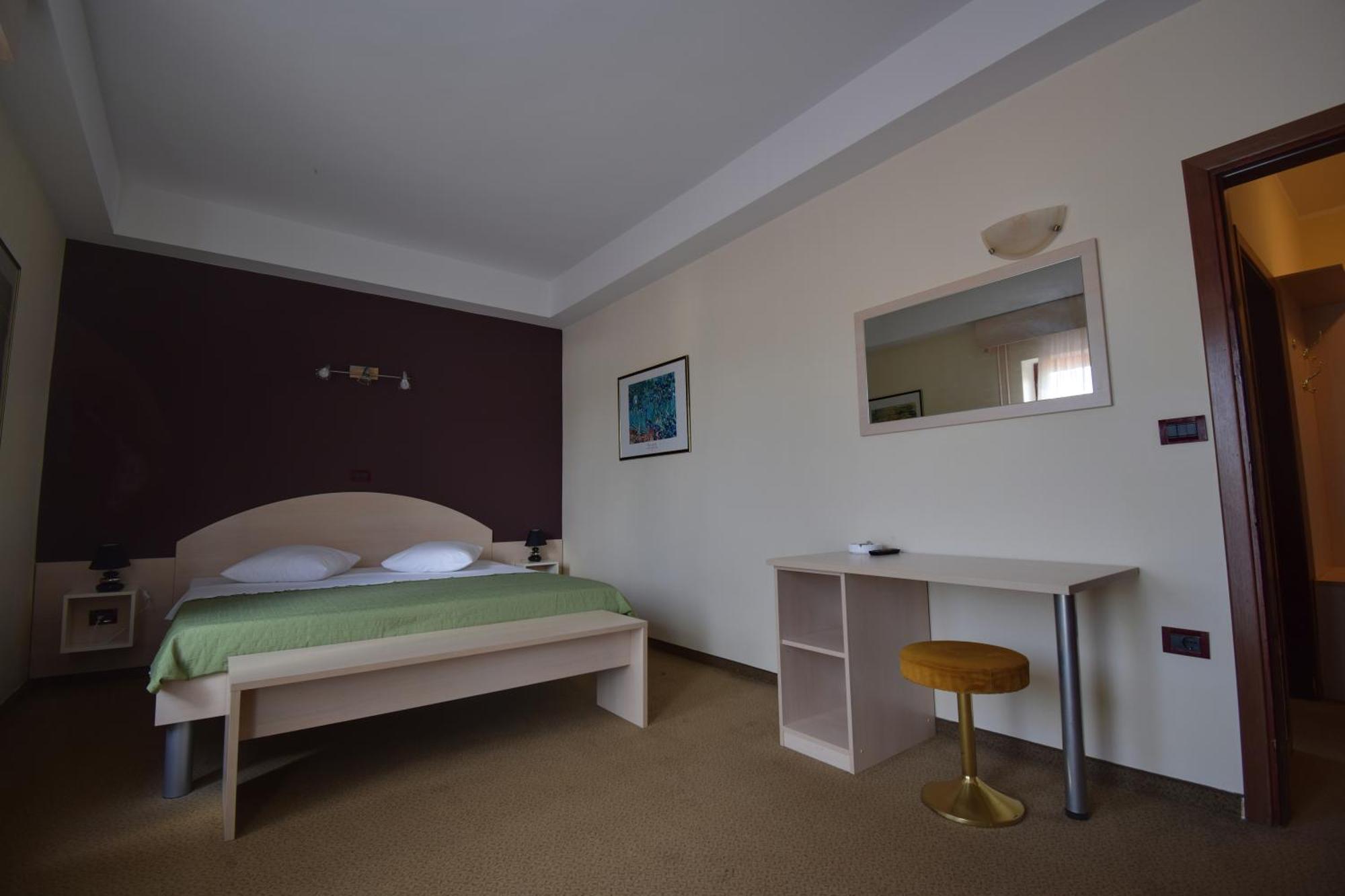 Hotel Zephyr - Plovanija Buje Eksteriør billede